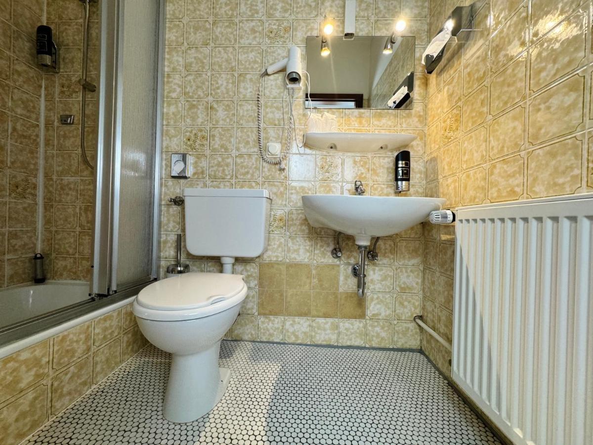 Hotel Zum Ruecking Northeim Bagian luar foto