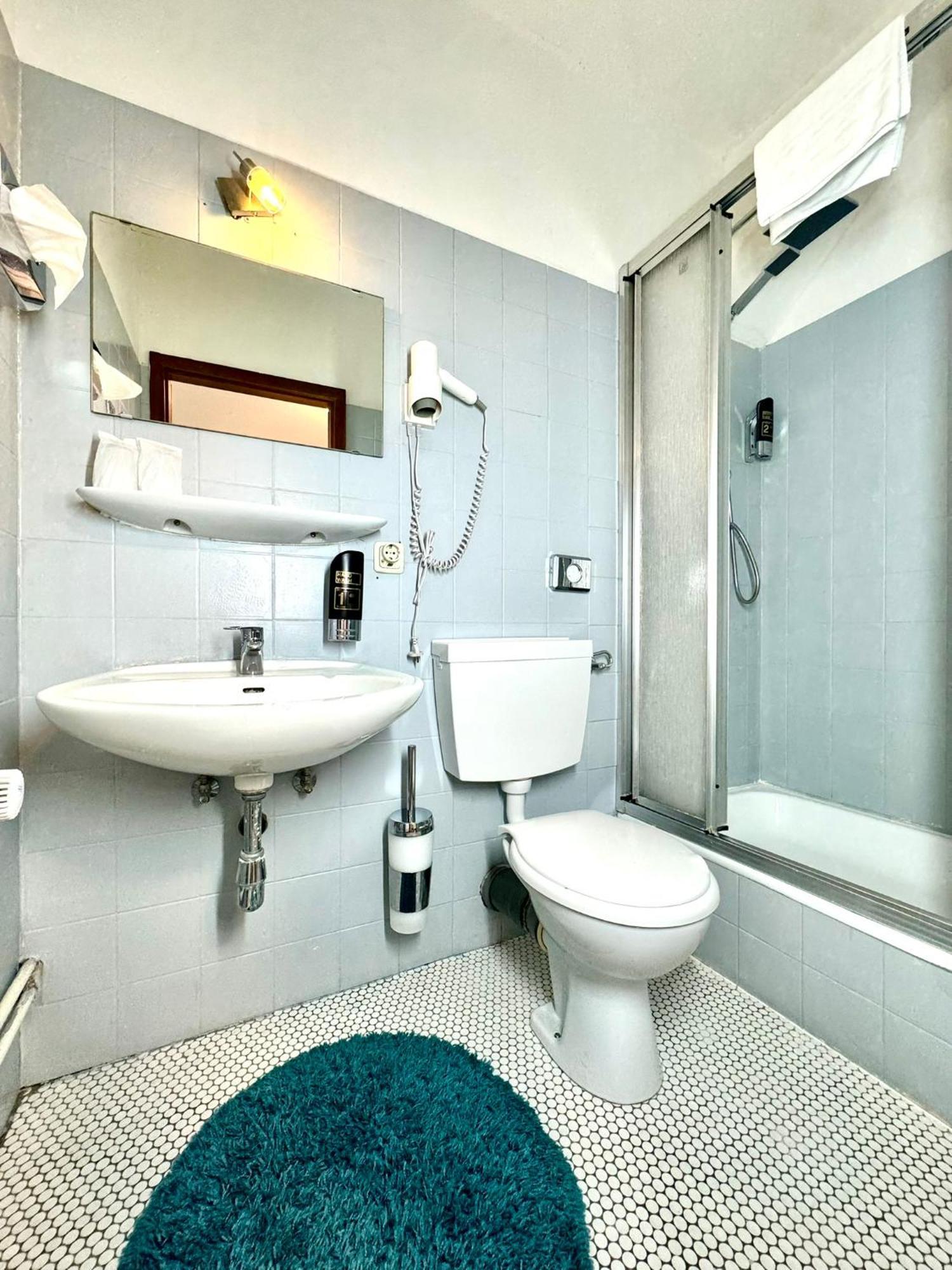Hotel Zum Ruecking Northeim Bagian luar foto