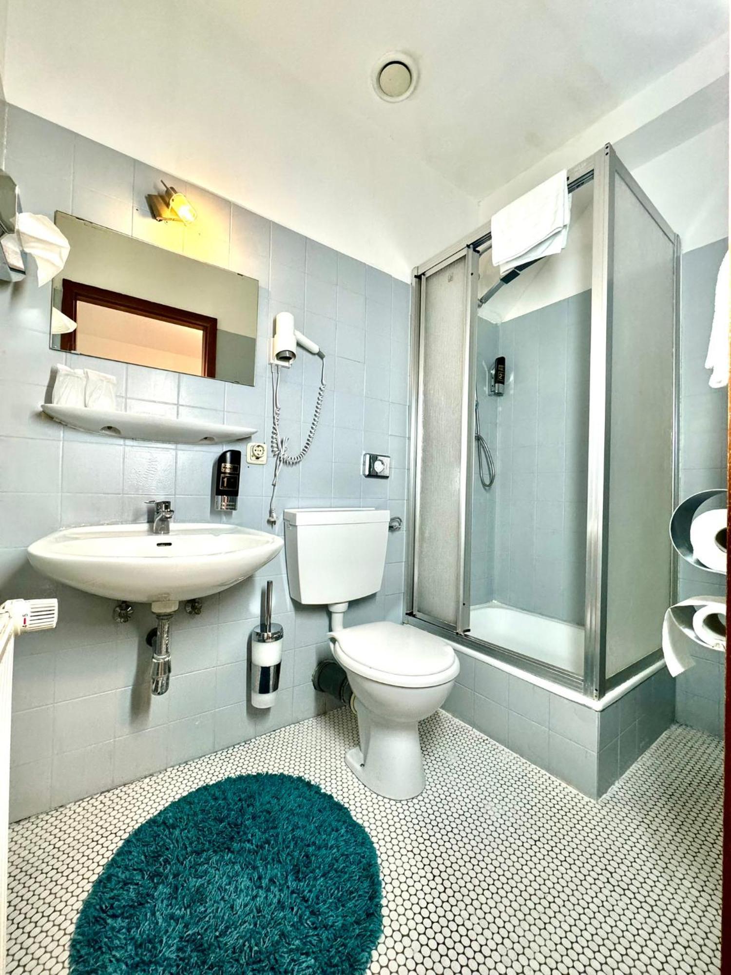 Hotel Zum Ruecking Northeim Bagian luar foto